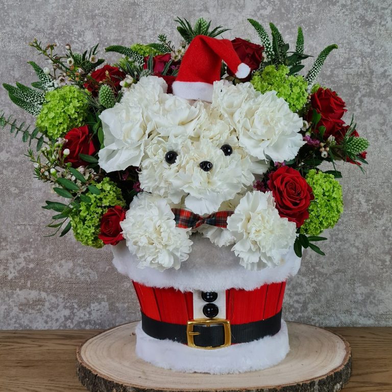 Christmas Table Decoration with dried fruits and cinnamon